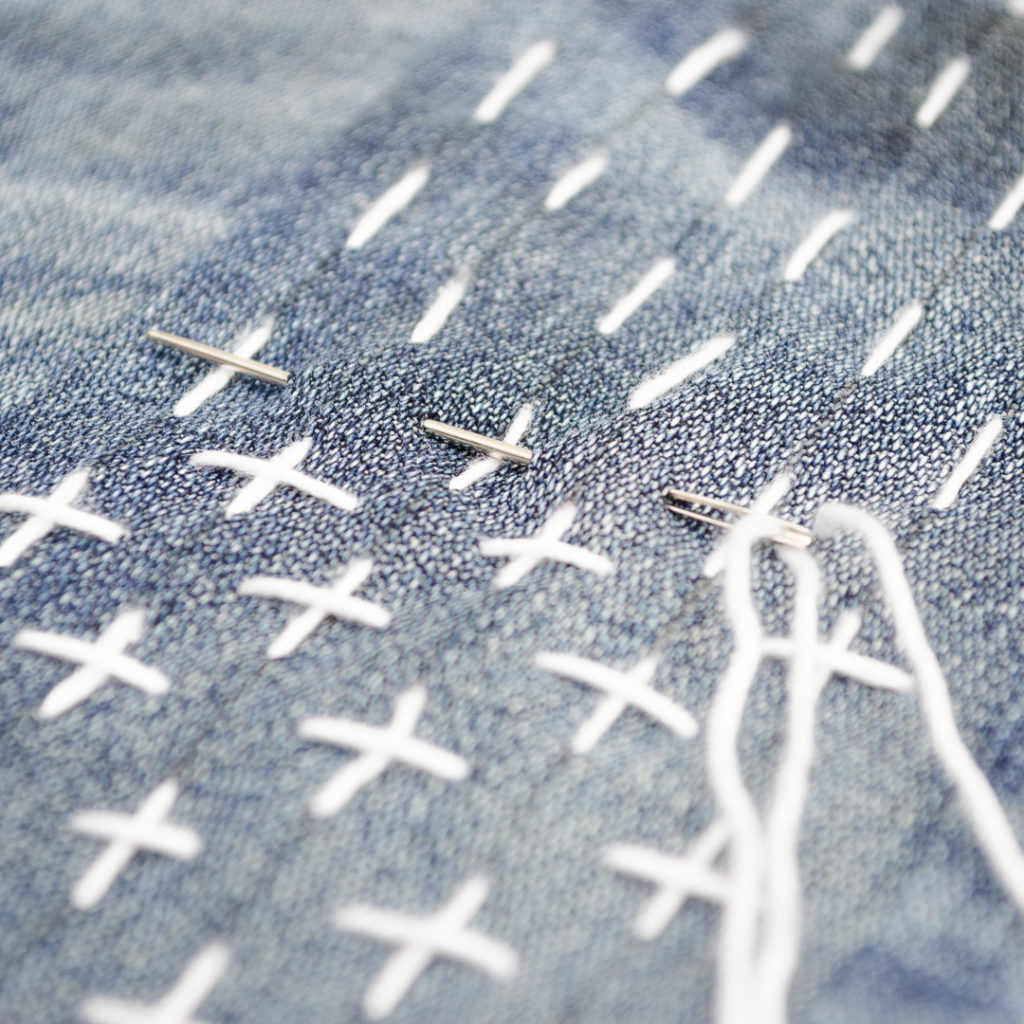 Buch: Einfach nachhaltig nähen – Jeans flicken: Sahiko-Stickerei als Visual Mending