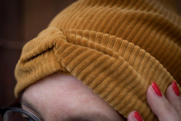 LaBandeau Beanie von pedilu, Boho-Mütze aus Cord-Jersey im Detail