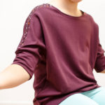 Designbeispiel in bordeaux als Mini-Me-Variante für das Schnittmuster LaBlüsje