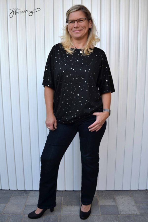 Dezentes Glitzer-Designbeispiel in schwarz von Simply January für das genähte LaBlus Shirt
