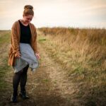 LaCardie in Cognac mit LaBreton Shirt und LaCircle Skirt in Schwarz-Weiß