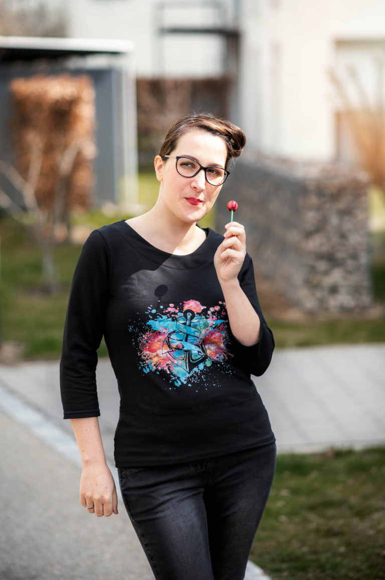 LaMarina Shirt von pedilu | Designbeispiel von Trudi näht | schwarz, 3/4-Ärmel, Ankerpanel