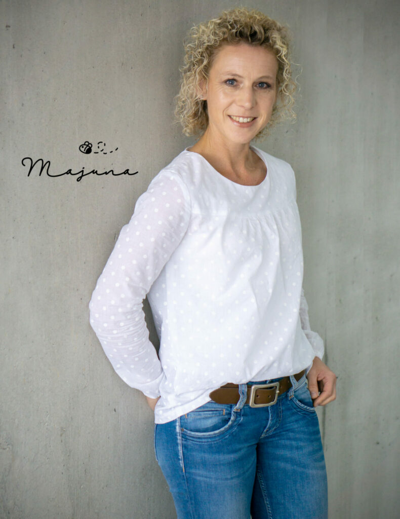 LaNanna Blouse von pedilu | schlichtes Designbeispiel von Majuna