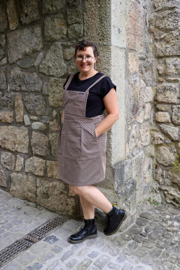 »LaWoodie Skirt« – Latzkleid, Designbeispiel von Schlingäli Gumslä