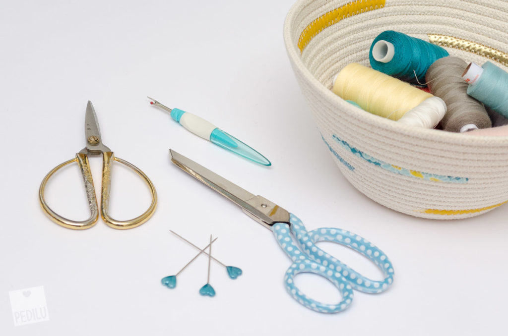 Schale aus dem Buch "Nähen macht süchtig" – Besondere Nähprojekte von Kuschelkissen bis Blusenshirt
