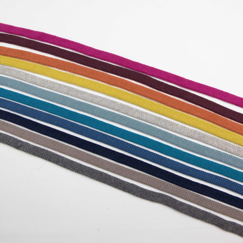 Kordeln in unterschiedliche Farben
